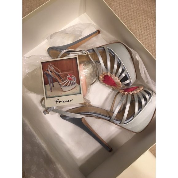 Sandals Forever Platform - Picture 3 of 3